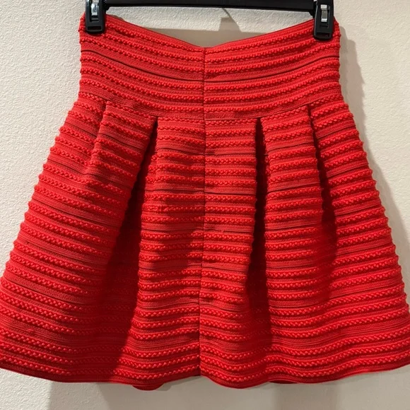 2 Piece H&M Red Skater Skirt & Matching Blazer Suit with Ribbed Pleats Size L/10 - Picture 4 of 16
